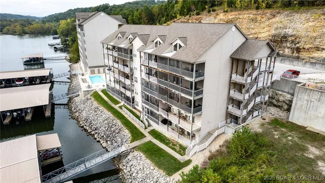 $369,900 | 166 Oak Harbor Drive, Unit 4A, Camdenton, MO 65020