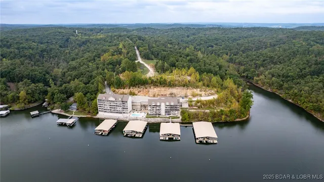 $369,900 | 166 Oak Harbor Drive, Unit 4A, Camdenton, MO 65020