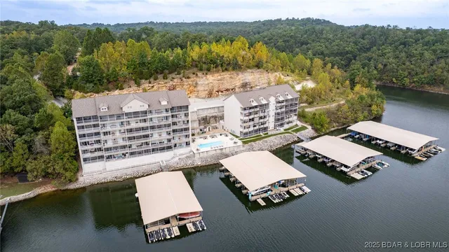 $369,900 | 166 Oak Harbor Drive, Unit 4A, Camdenton, MO 65020