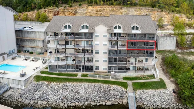 $369,900 | 166 Oak Harbor Drive, Unit 4A, Camdenton, MO 65020