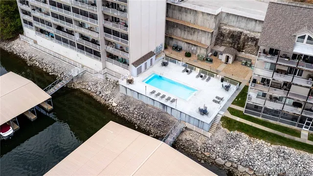 $369,900 | 166 Oak Harbor Drive, Unit 4A, Camdenton, MO 65020