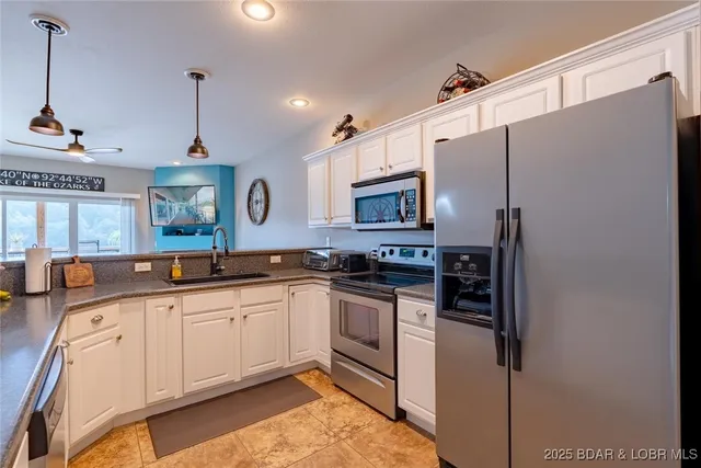 $369,900 | 166 Oak Harbor Drive, Unit 4A, Camdenton, MO 65020