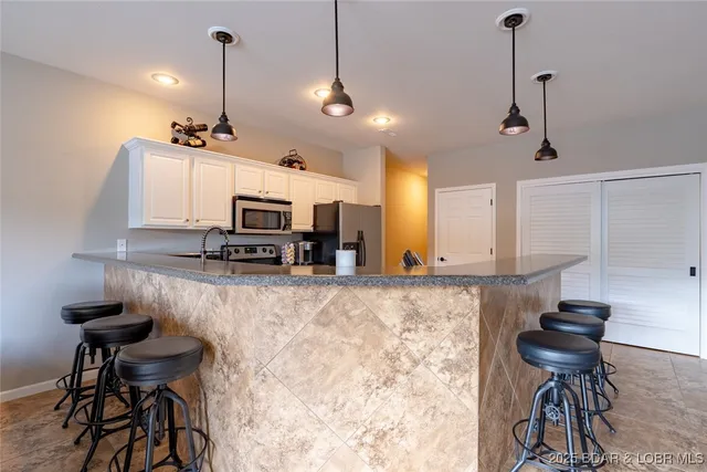 $369,900 | 166 Oak Harbor Drive, Unit 4A, Camdenton, MO 65020