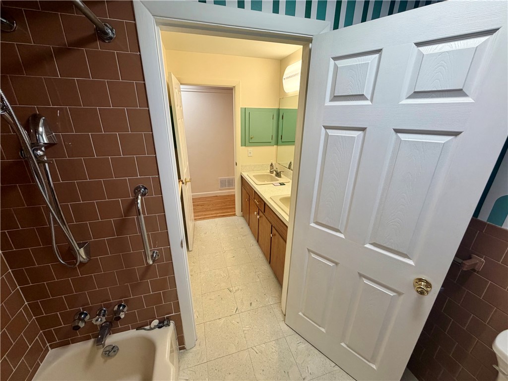 3 Wood Road Middletown, RI 02842 - Photo 11 of 20