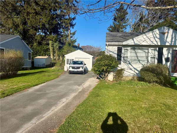 $4,000 | 3 Wood Road, Middletown, RI 02842