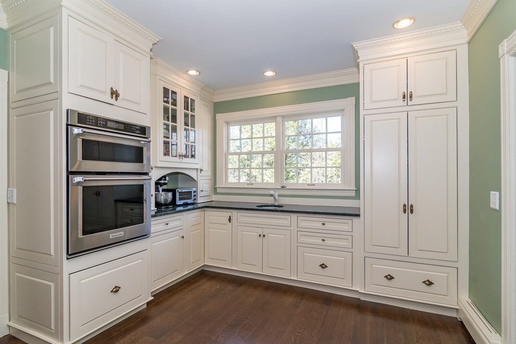 54 Abbott Road Wellesley, MA 02481 - Photo 4 of 25