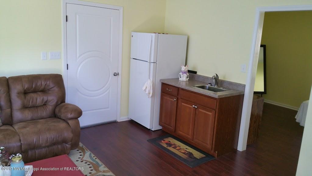 2419 Country Club Road Senatobia, MS 38668 - Photo 16 of 21 CC2419 GUEST