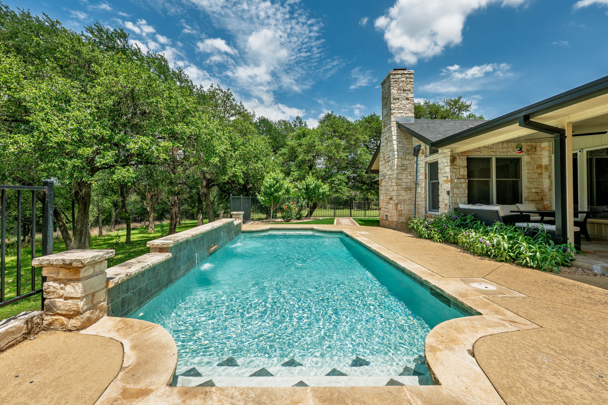 320 Greenridge Road Georgetown, TX 78628 - Photo 29 of 38 a view of a backyard with swimming pool