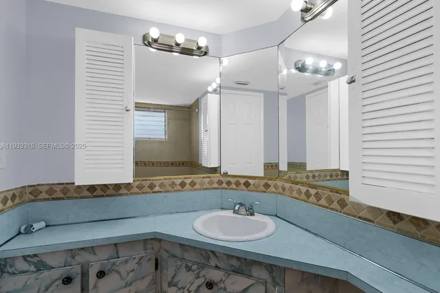 $1,495 | 1300 Northeast 191st Street, Unit A202, Miami, FL 33179