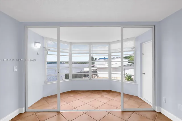 $1,495 | 1300 Northeast 191st Street, Unit A202, Miami, FL 33179