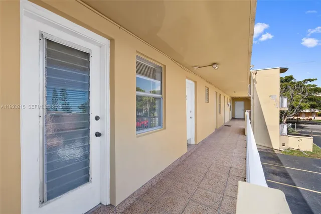 $1,495 | 1300 Northeast 191st Street, Unit A202, Miami, FL 33179