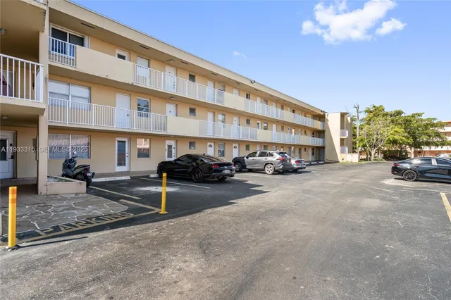 $1,495 | 1300 Northeast 191st Street, Unit A202, Miami, FL 33179