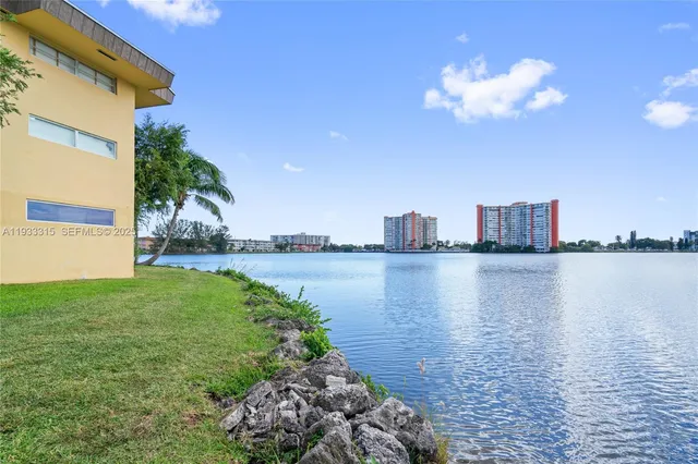 $1,495 | 1300 Northeast 191st Street, Unit A202, Miami, FL 33179