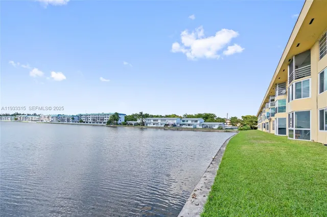 $1,495 | 1300 Northeast 191st Street, Unit A202, Miami, FL 33179