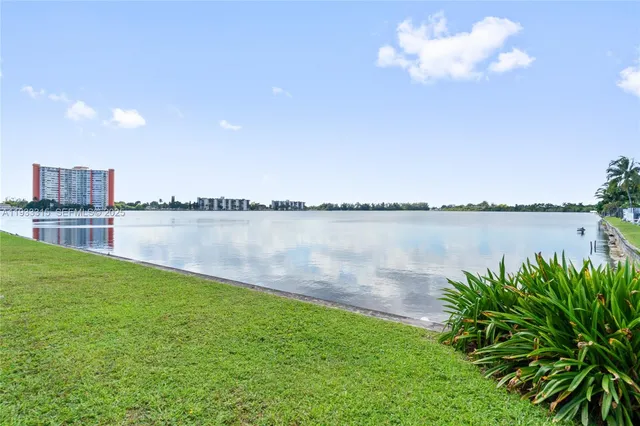 $1,495 | 1300 Northeast 191st Street, Unit A202, Miami, FL 33179