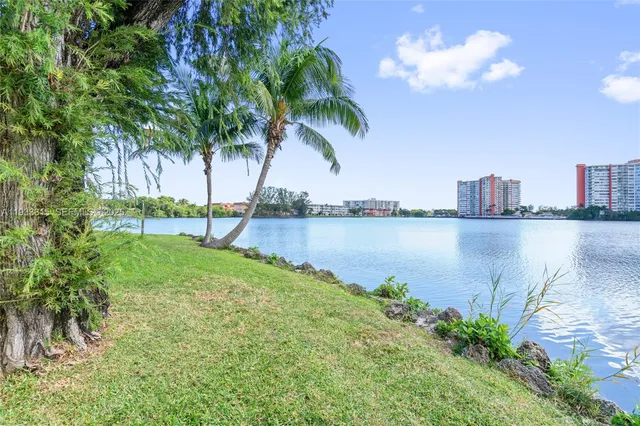 $1,495 | 1300 Northeast 191st Street, Unit A202, Miami, FL 33179