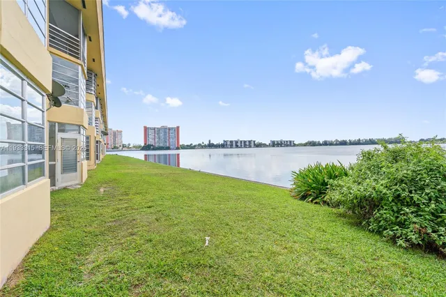 $1,495 | 1300 Northeast 191st Street, Unit A202, Miami, FL 33179