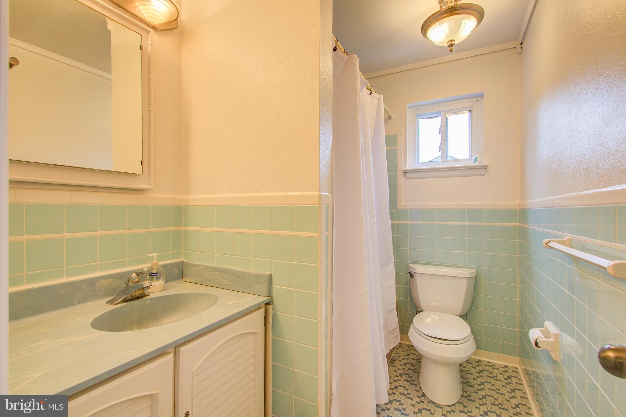 6109 Montrose Road Cheverly, MD 20785 - Photo 20 of 29 2nd Level Bathroom