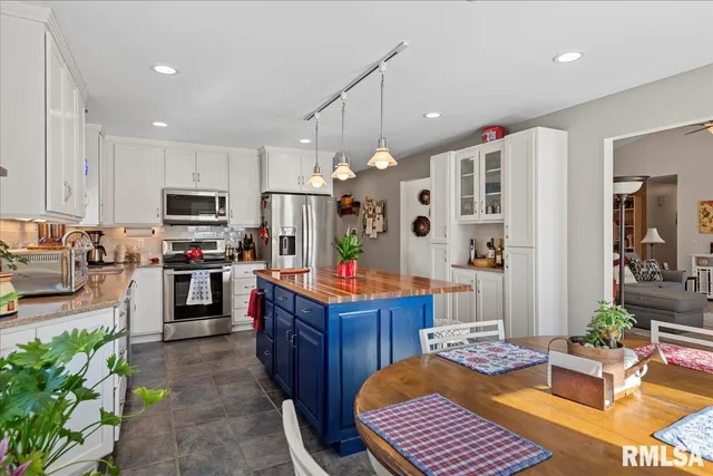 $365,000 | 2612 Cedar Pond Drive, Springfield, IL 62702