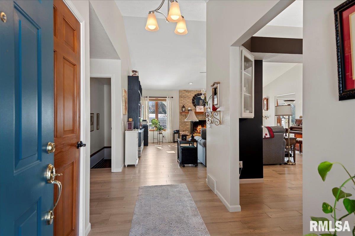 2612 Cedar Pond Drive Springfield, IL 62702 - Photo 2 of 35