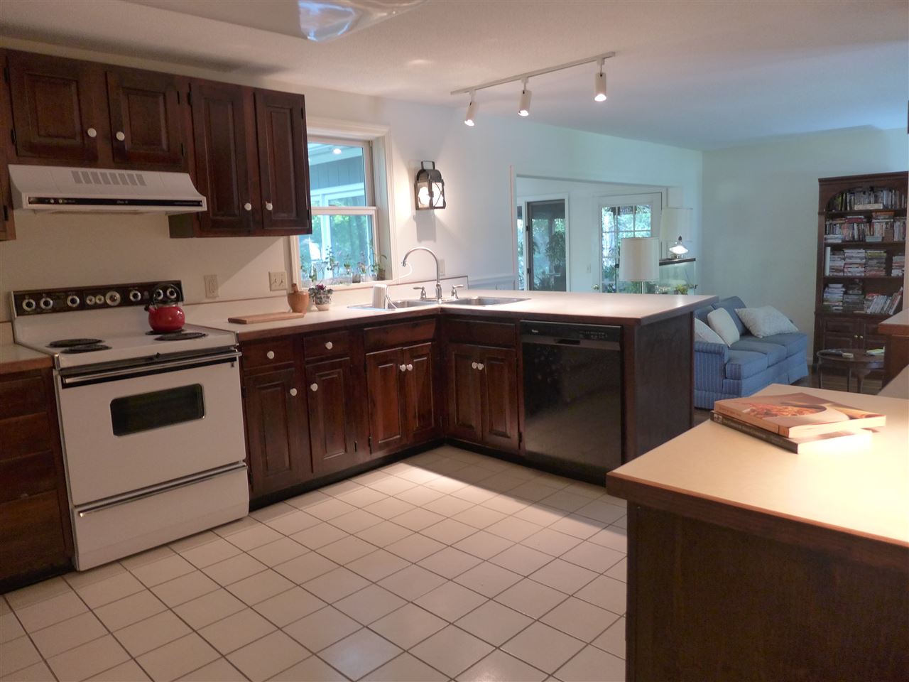 378 Martindale Road Shelburne, VT 05482 - Photo 4 of 37 Gallery Image 4