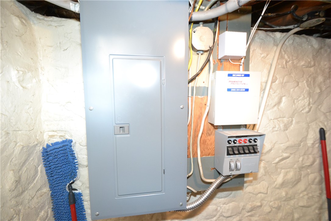 219 East Jackson Street Palmyra, NY 14522 - Photo 35 of 40 Electric service. generator hookup