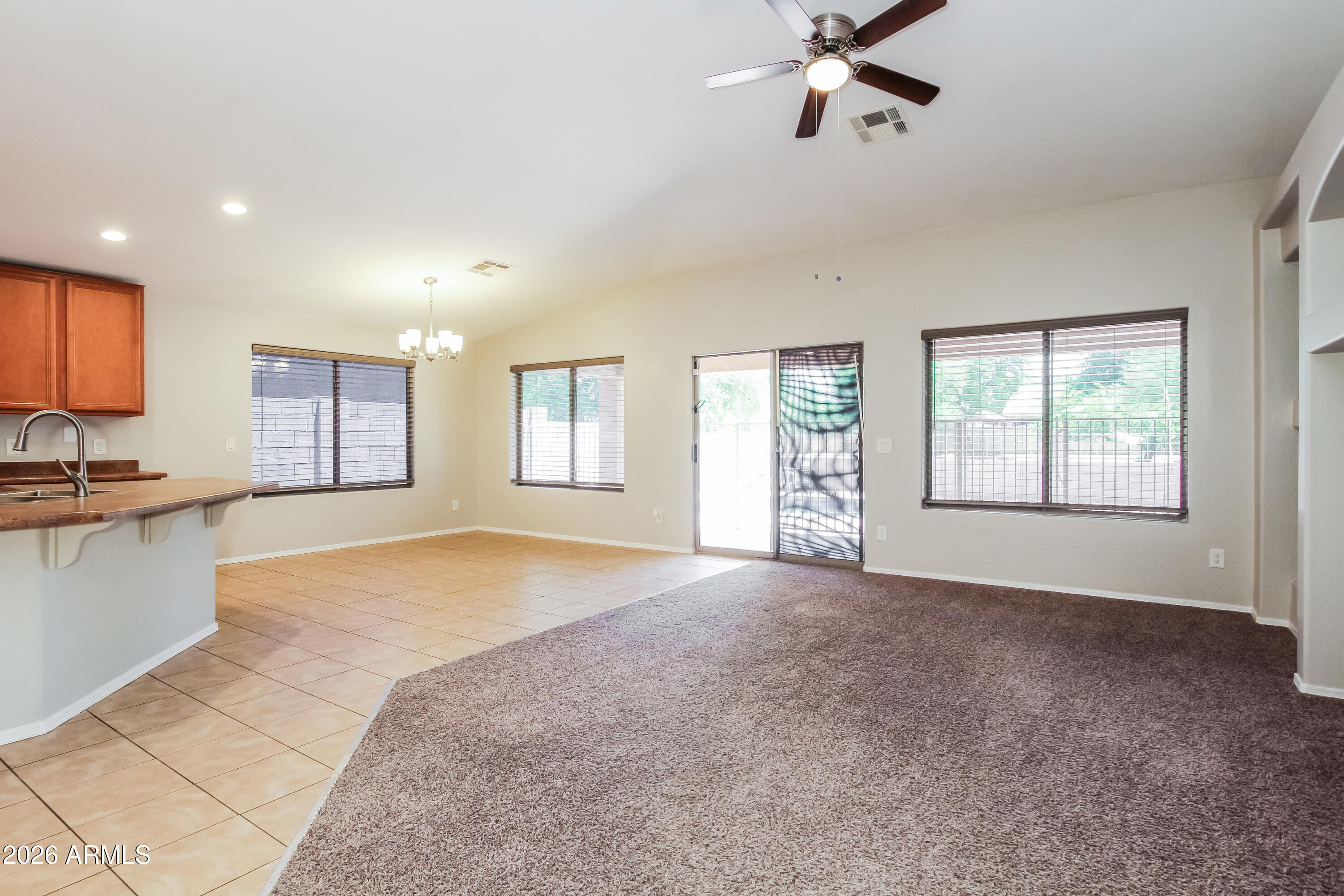 2537 West Darrel Road Phoenix, AZ 85041 - Photo 9 of 15 1006548.2537 W DARREL RD - Living Room