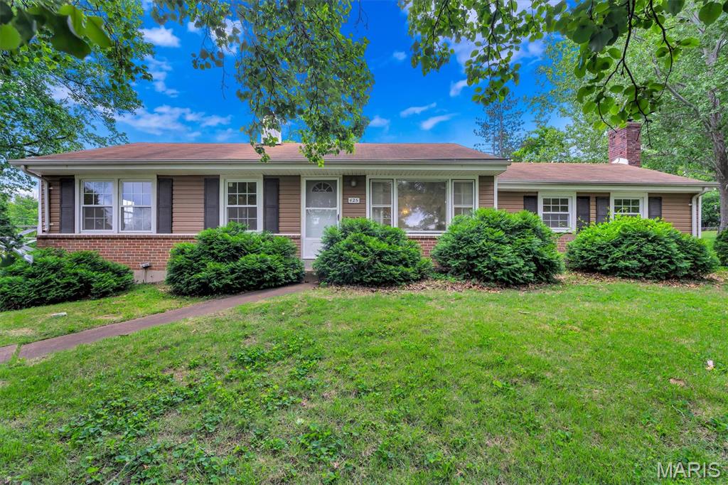 425 Bush Drive Ballwin, MO 63021 - Photo 2 of 34