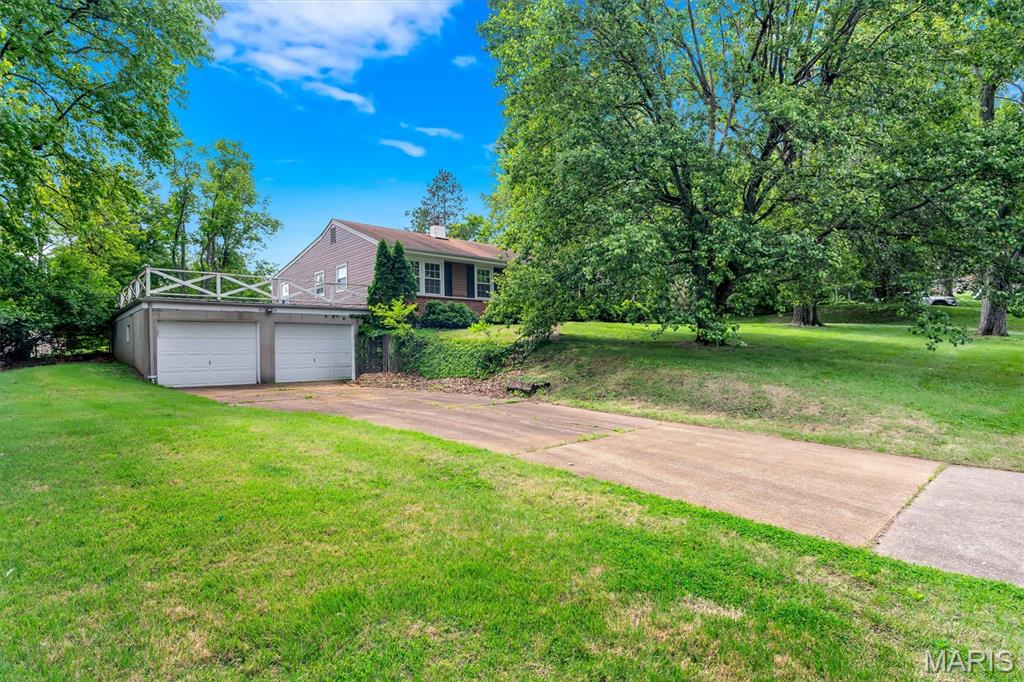 425 Bush Drive Ballwin, MO 63021 - Photo 5 of 34