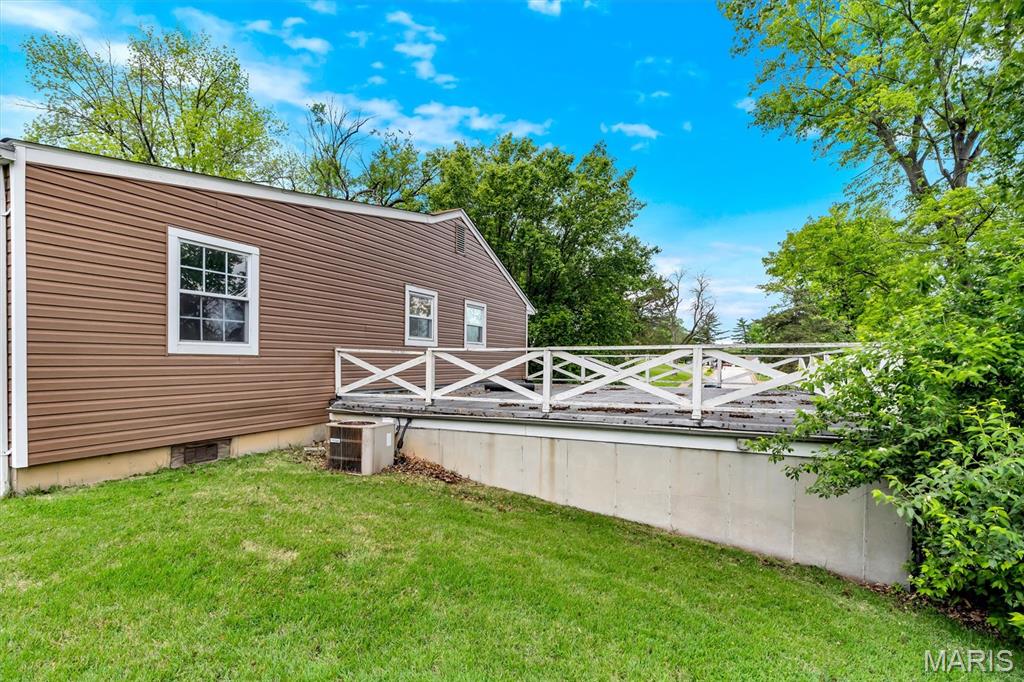425 Bush Drive Ballwin, MO 63021 - Photo 8 of 34