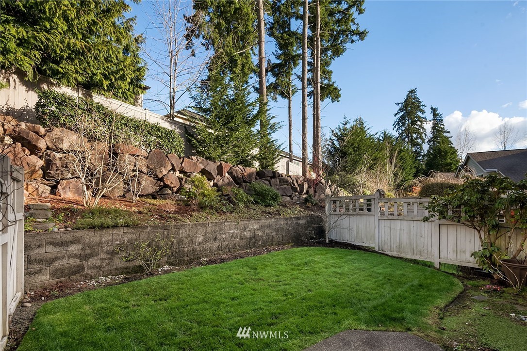 526 Elma Place Northeast Renton, WA 98059 - Photo 2 of 18 Gallery Image 2
