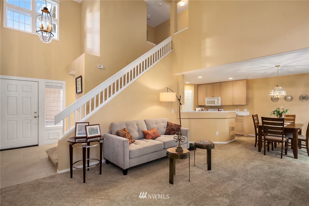 526 Elma Place Northeast Renton, WA 98059 - Photo 3 of 18 Gallery Image 3