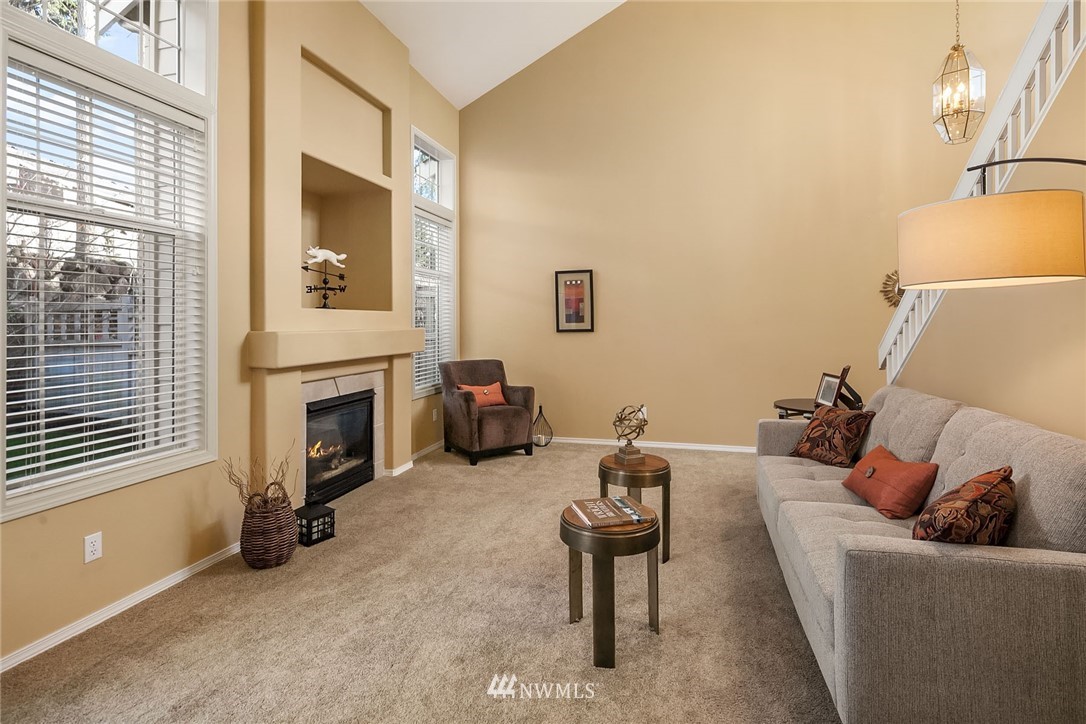 526 Elma Place Northeast Renton, WA 98059 - Photo 5 of 18 Gallery Image 5