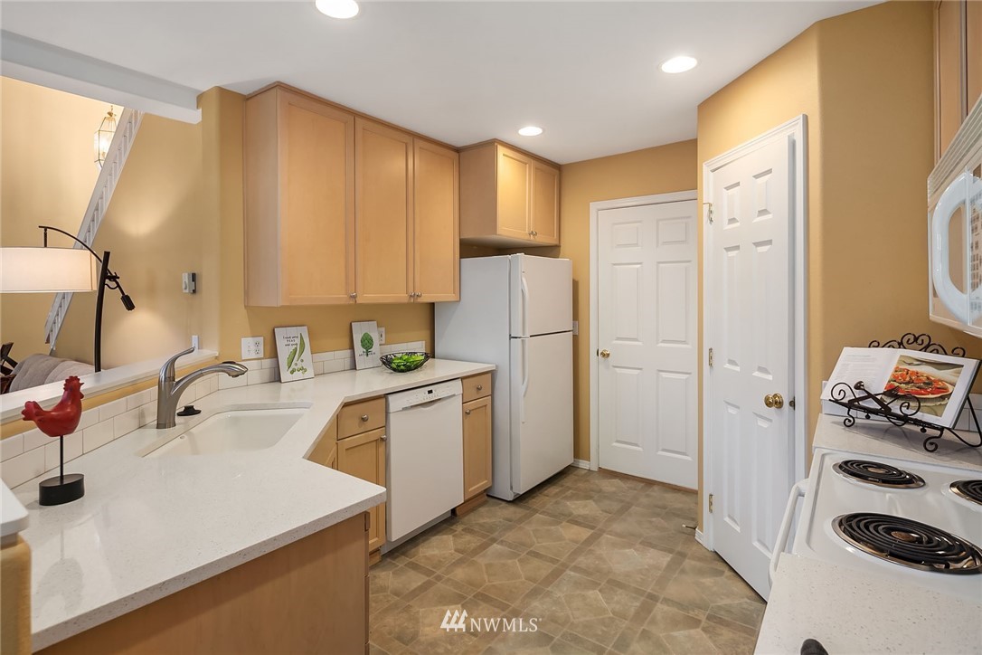 526 Elma Place Northeast Renton, WA 98059 - Photo 7 of 18 Gallery Image 7