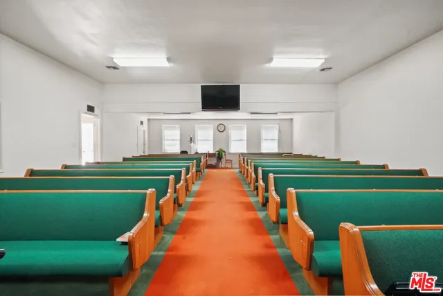 a view of a livingroom with furniture