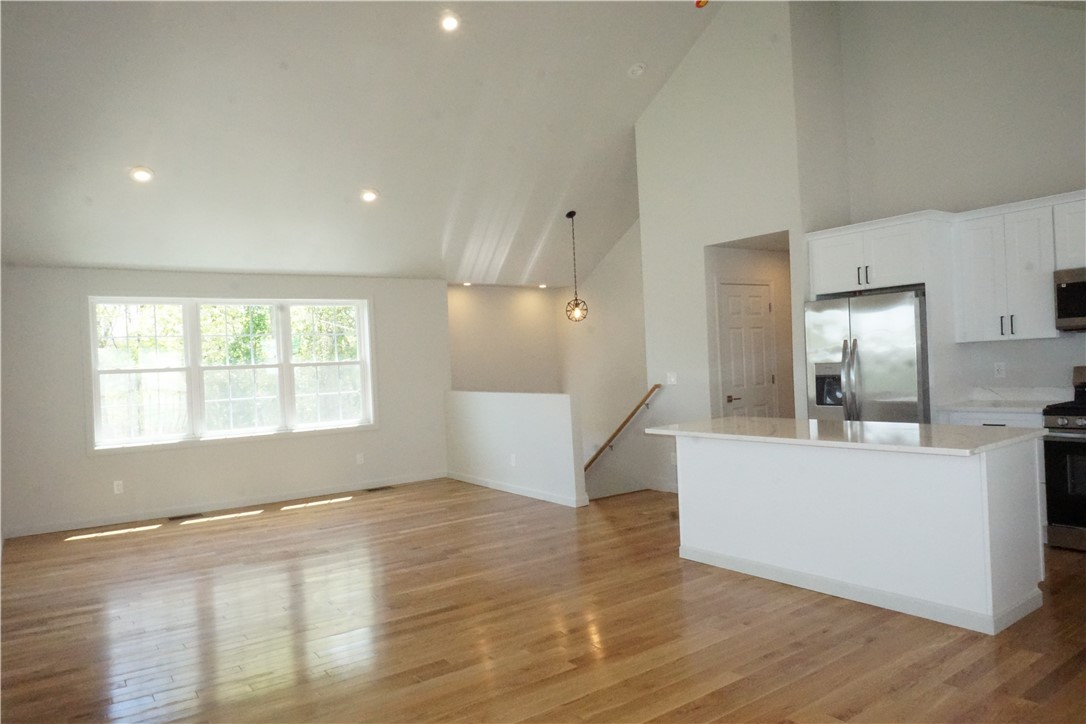 178 Highland Street Cranston, RI 02920 - Photo 9 of 34