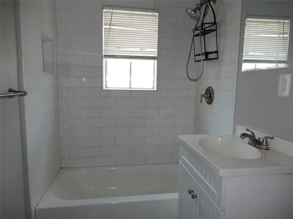 $1,000 | 3804 Lelia Street, Unit A, Houston, TX 77026