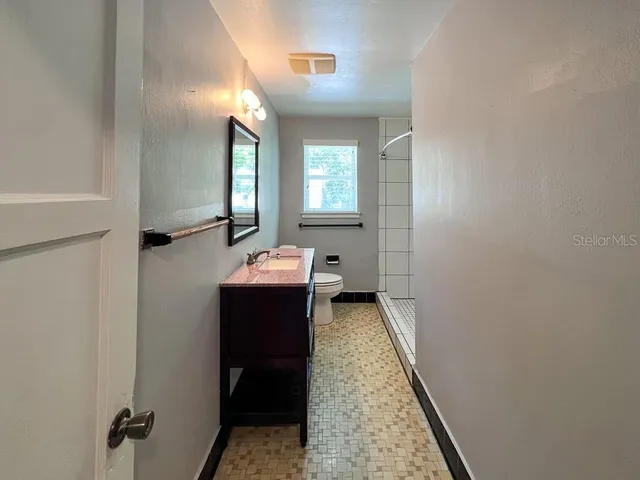 $1,850 | 204 Northwest 18th Street, Unit 4, Gainesville, FL 32603