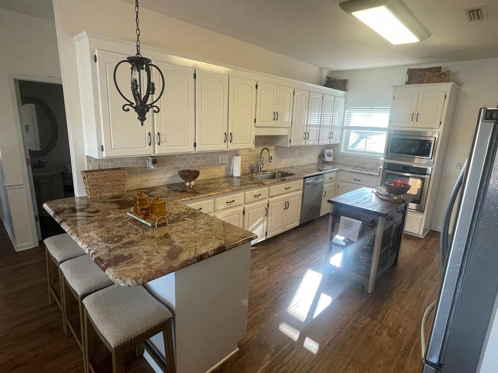 1663 Willie Varnum Road Dothan, AL 36301 - Photo 12 of 45 Kitchen- Beveled Granite Counter Tops