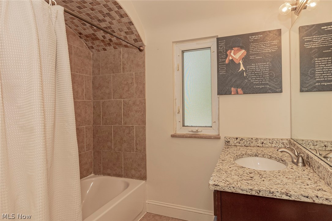 18019 Windward Road Cleveland, OH 44119 - Photo 17 of 35 Gallery Image 17