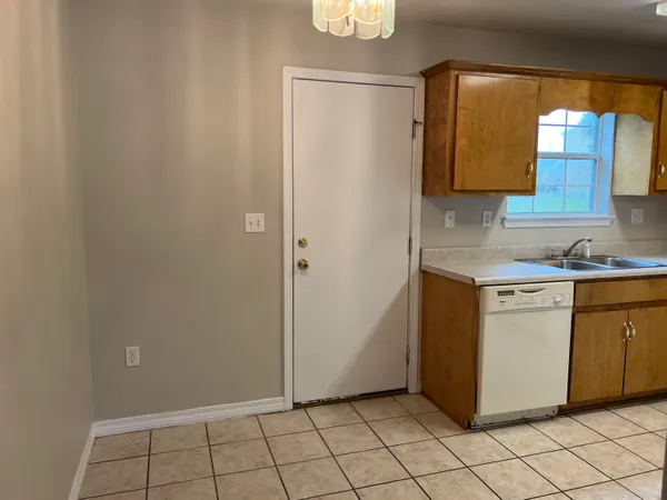 $1,195 | 224 Runnymeade Drive, Crestview, FL 32539