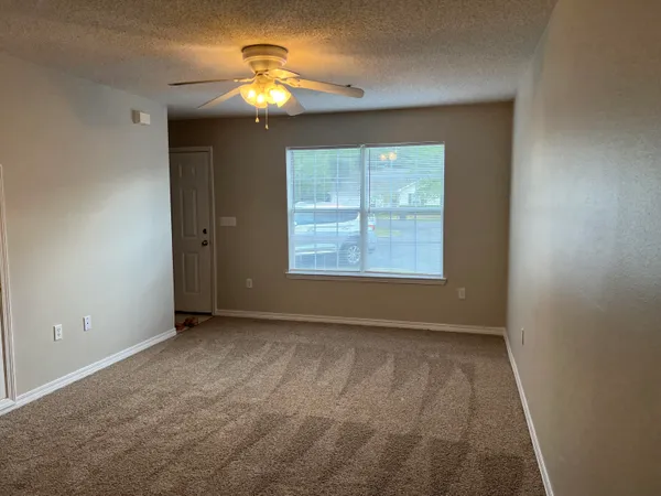 $1,195 | 224 Runnymeade Drive, Crestview, FL 32539