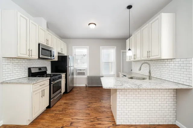 $2,150 | 164 Orient Street, Unit 1, Bayonne, NJ 07002