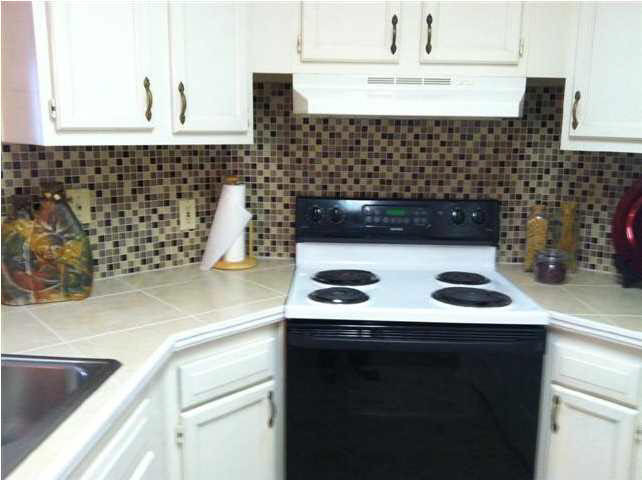 603 Harbor Ridge Drive Brandon, MS 39047 - Photo 9 of 21 Kitchen stove area.