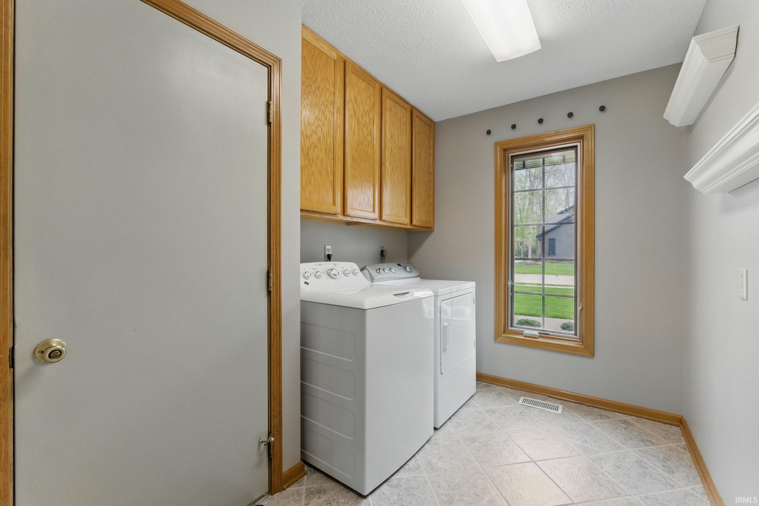2008 Timberlake Trail Fort Wayne, IN 46804 - Photo 14 of 36 Gallery Image 14