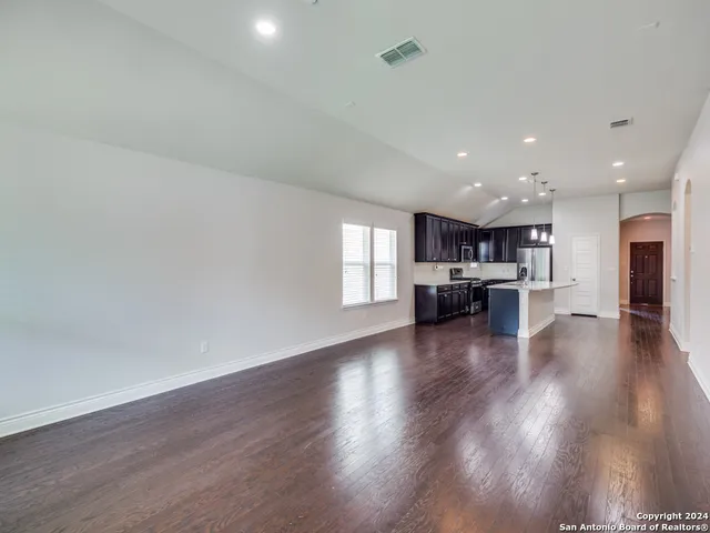 $2,500 | 129 Aberdeen, Boerne, TX 78015