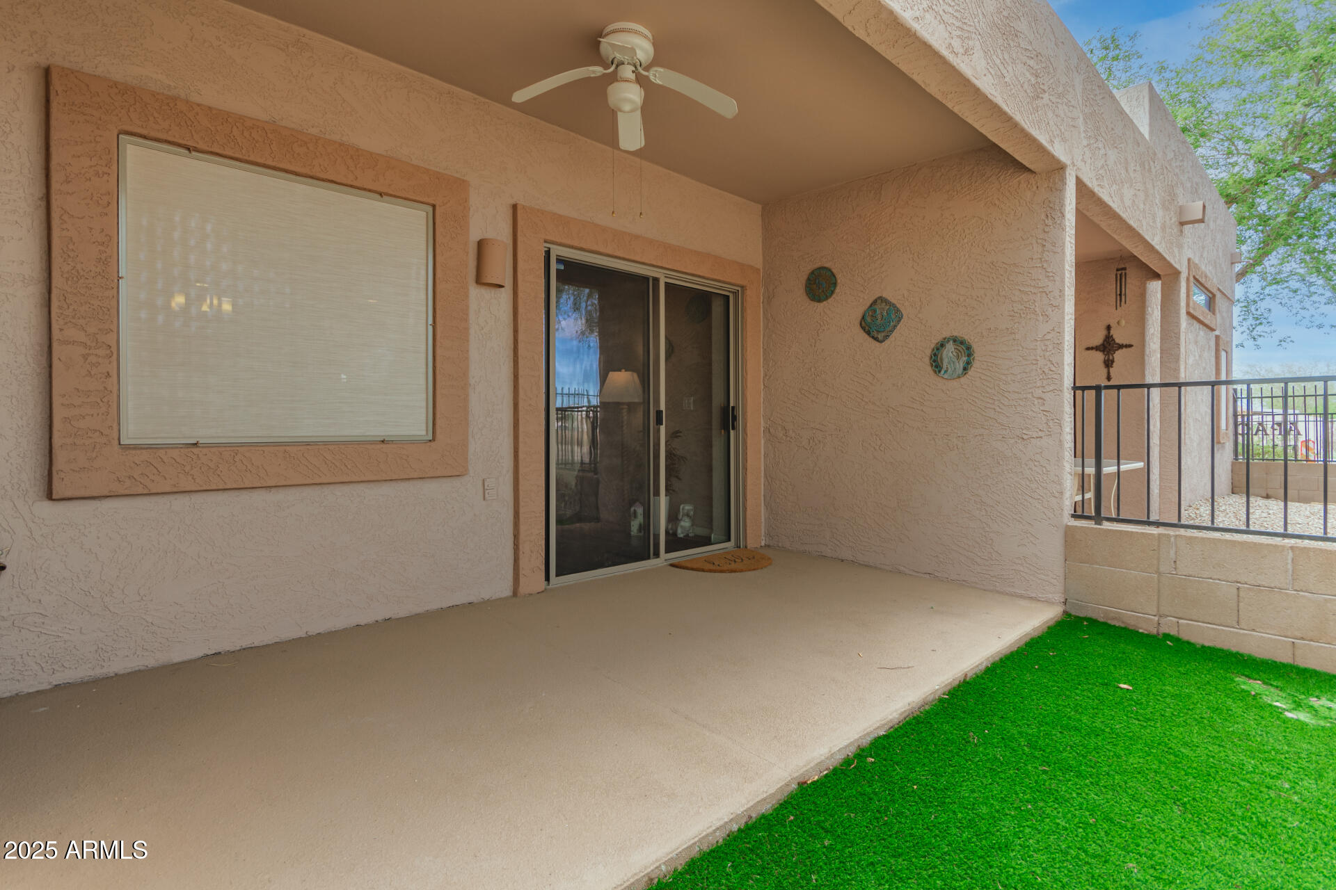 2368 West 10th Avenue Apache Junction, AZ 85120 - Photo 20 of 30 an empty room with windows