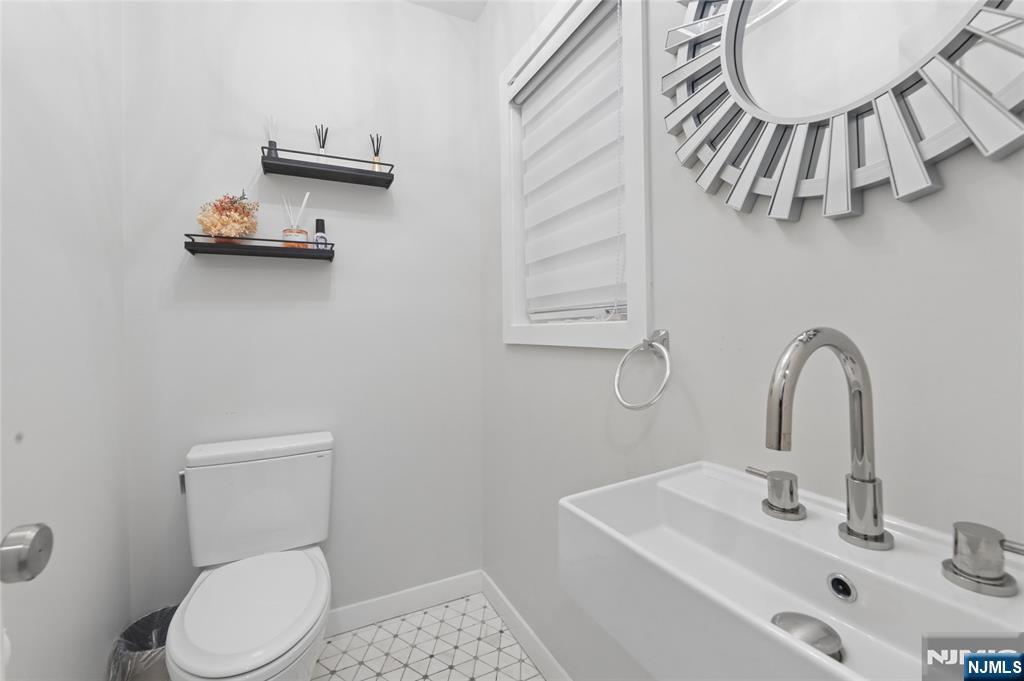373 Briarcliffe Road Teaneck, NJ 07666 - Photo 11 of 29