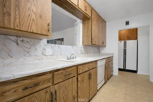 $675,000 | 916 South Caswell Avenue, Compton, CA 90220