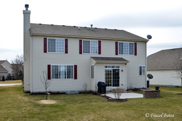1880 Beachview Road Pingree Grove, IL 60140 - Photo 3 of 20